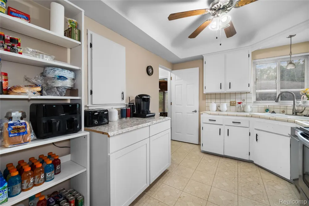 31426 Rush Street Garden City City, MI 48135