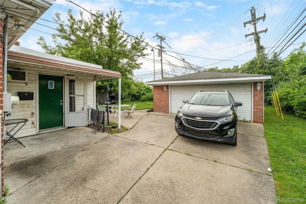 31426 Rush Street Garden City City, MI 48135