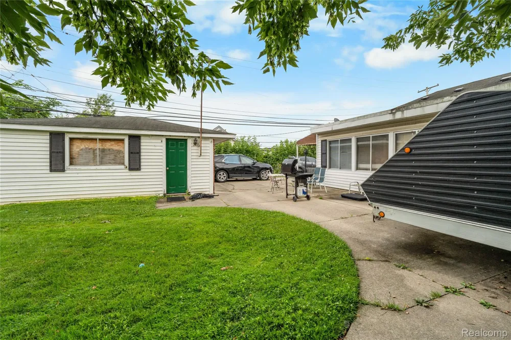 31426 Rush Street Garden City City, MI 48135