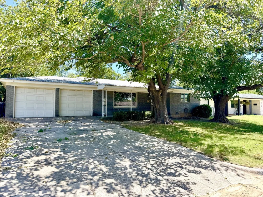 3912 Shawnee Trail Lake Worth, TX 76135