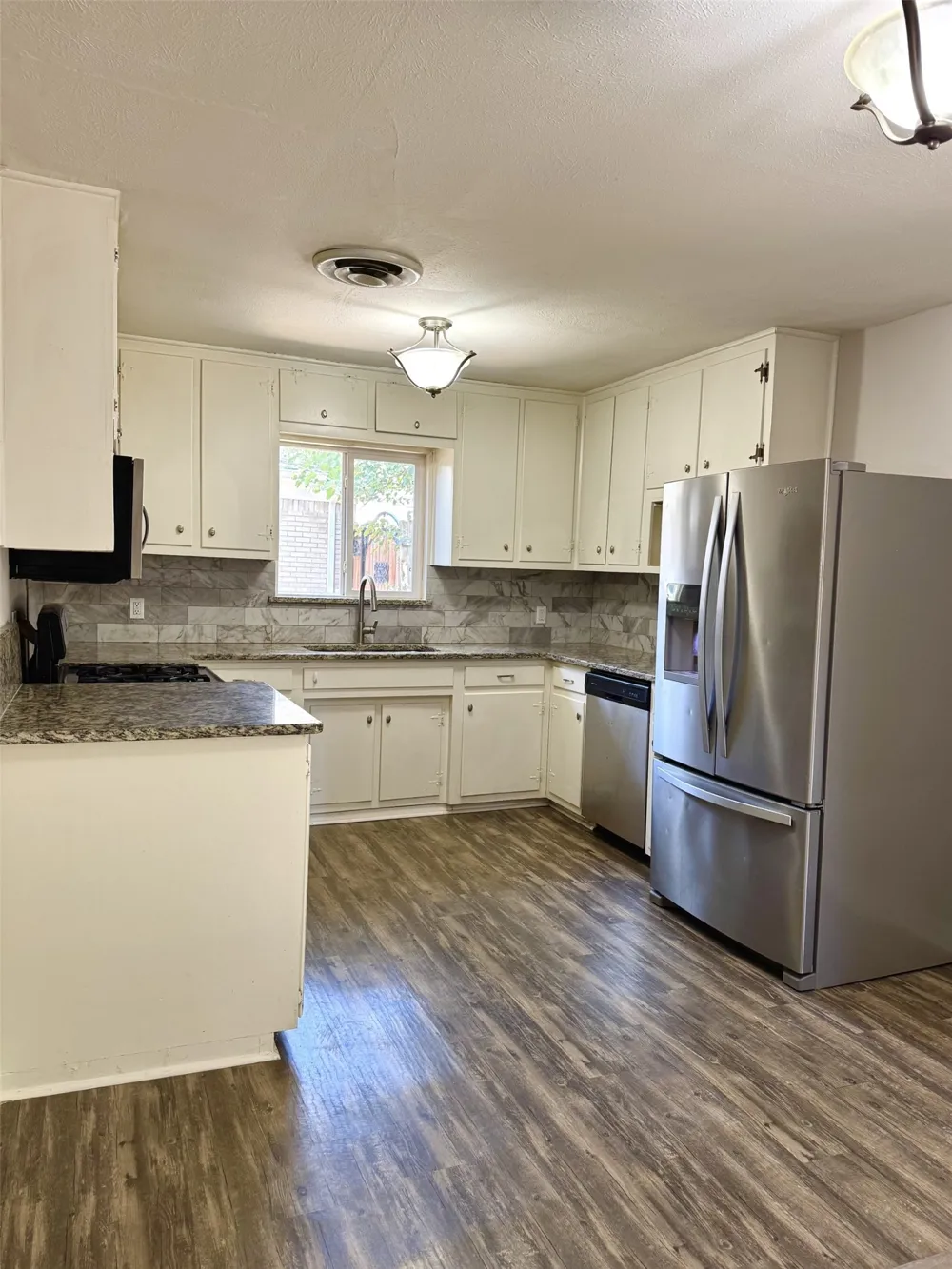 3912 Shawnee Trail Lake Worth, TX 76135