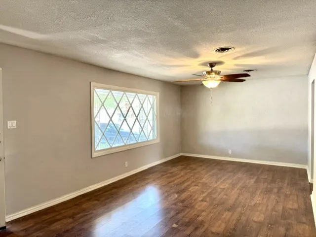 3912 Shawnee Trail Lake Worth, TX 76135