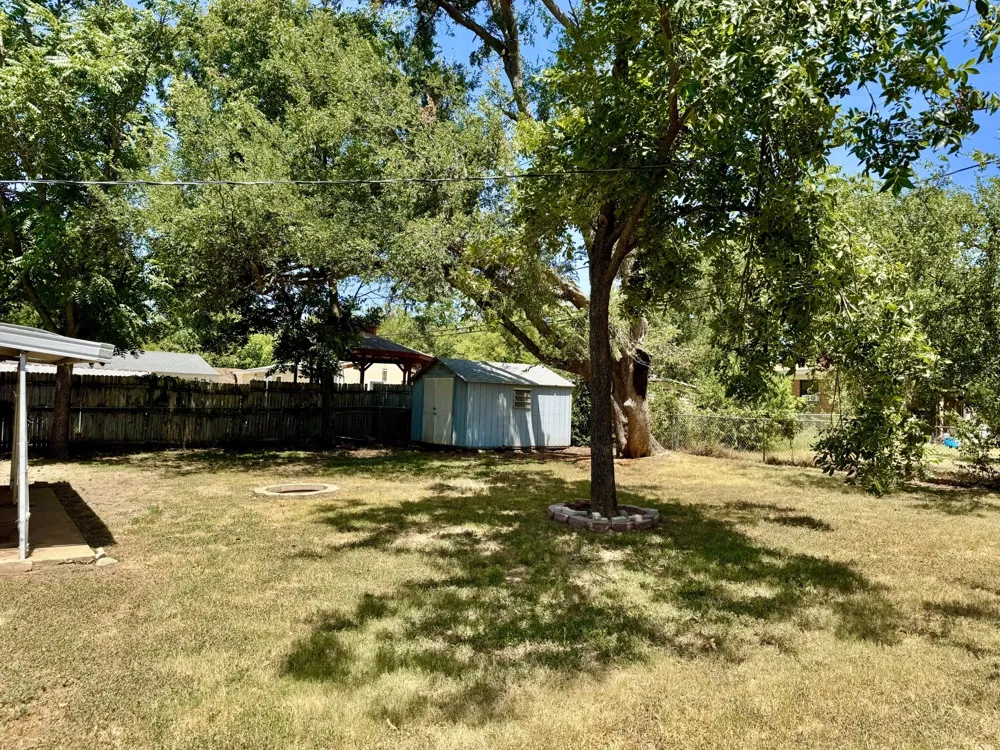 3912 Shawnee Trail Lake Worth, TX 76135