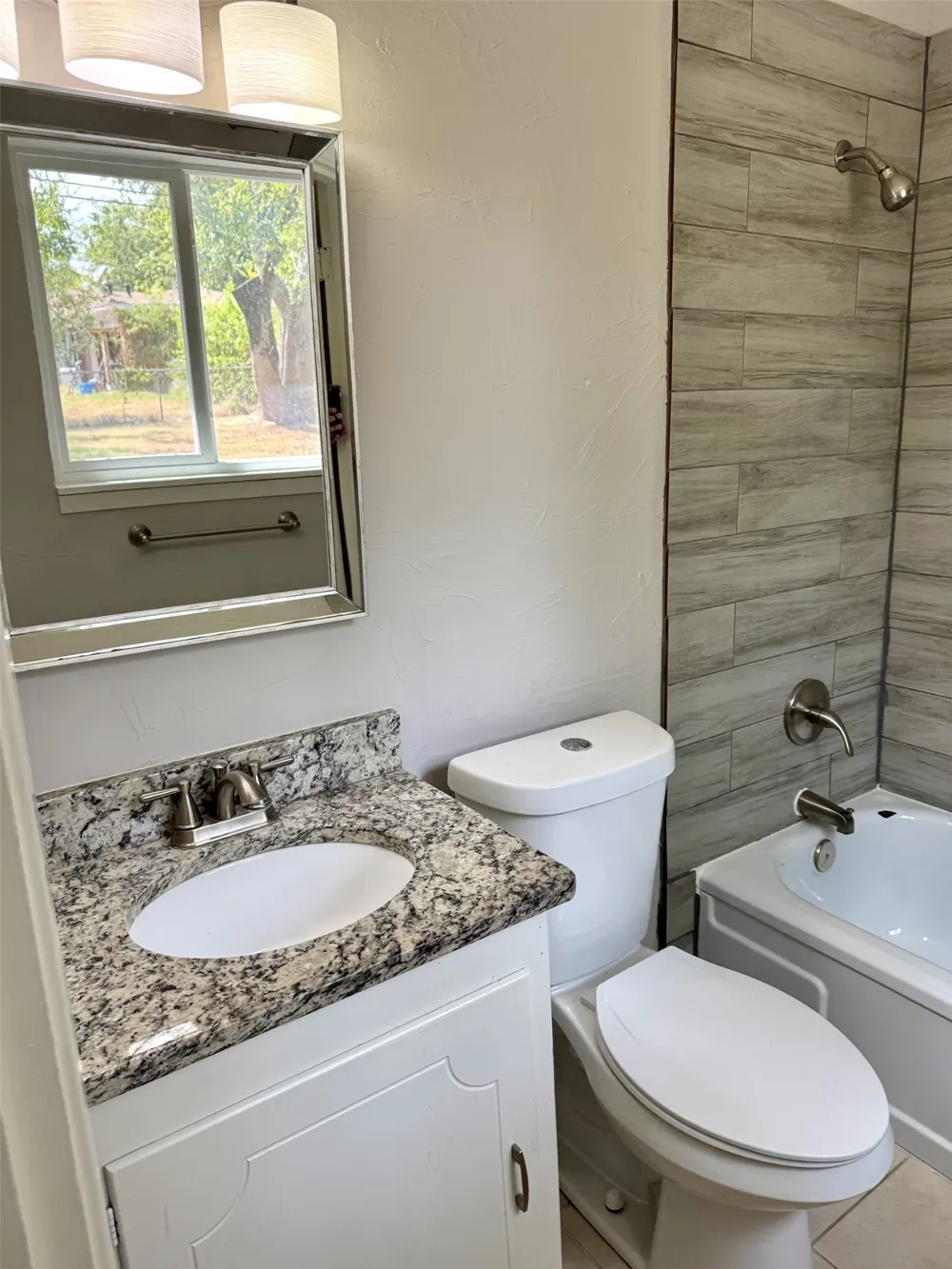 3912 Shawnee Trail Lake Worth, TX 76135