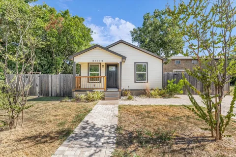 313 E Texas Avenue