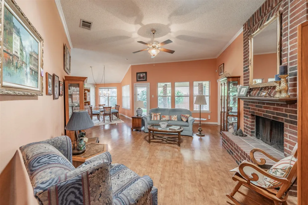 1108 Middlebury Lane Euless, TX 76040