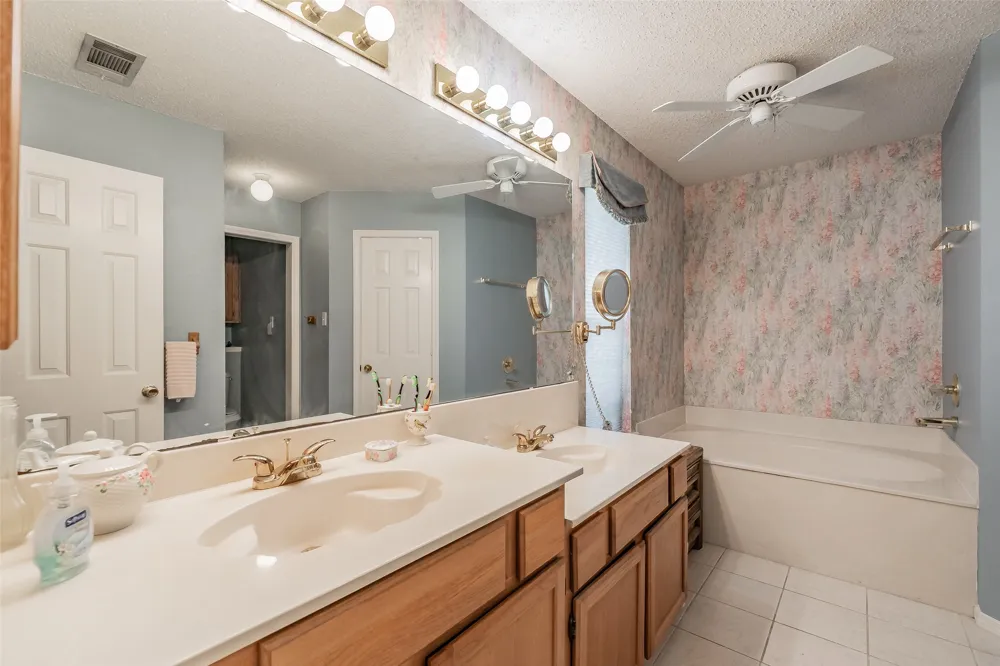 1108 Middlebury Lane Euless, TX 76040
