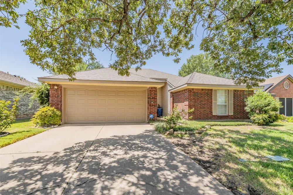1108 Middlebury Lane Euless, TX 76040