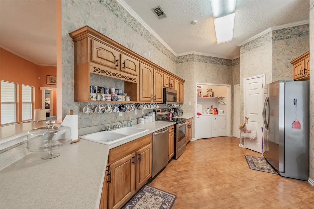 1108 Middlebury Lane Euless, TX 76040