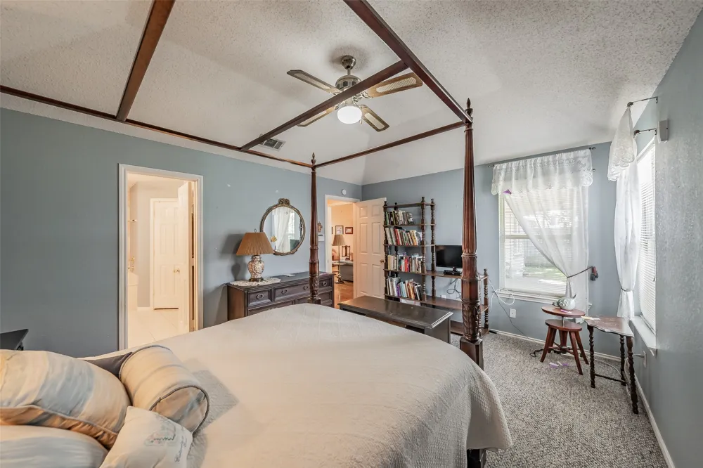 1108 Middlebury Lane Euless, TX 76040