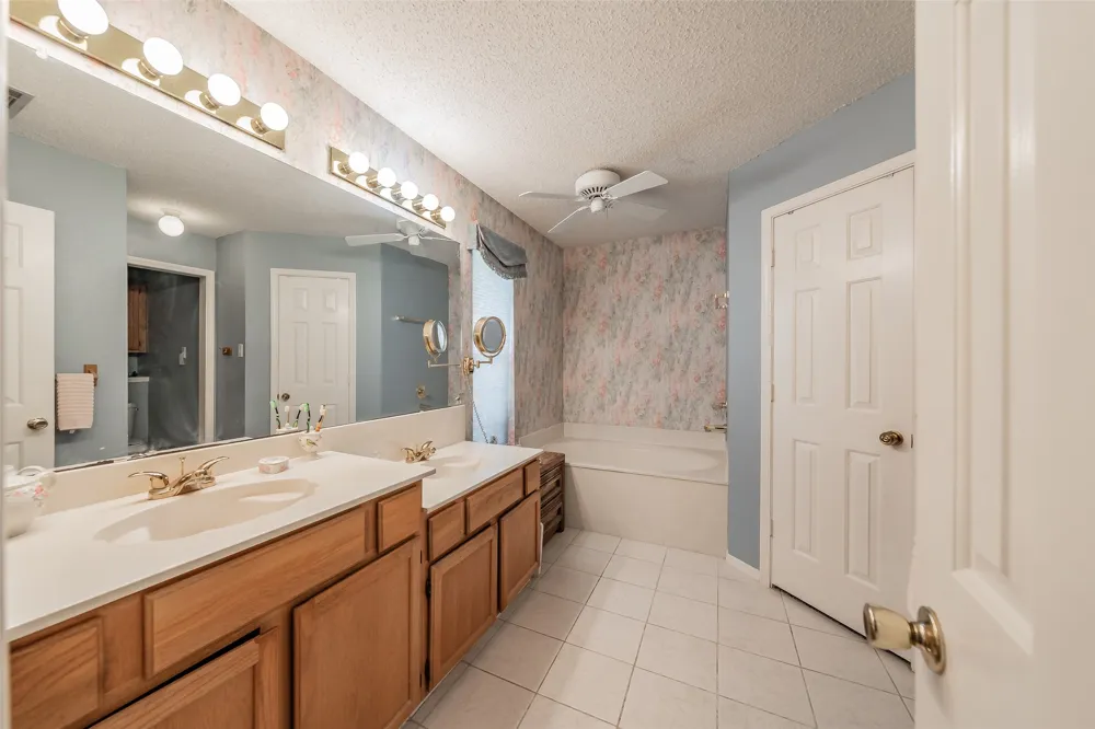 1108 Middlebury Lane Euless, TX 76040