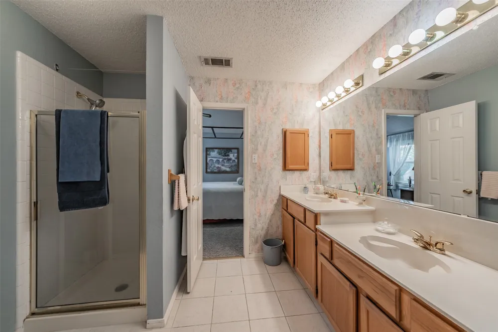 1108 Middlebury Lane Euless, TX 76040