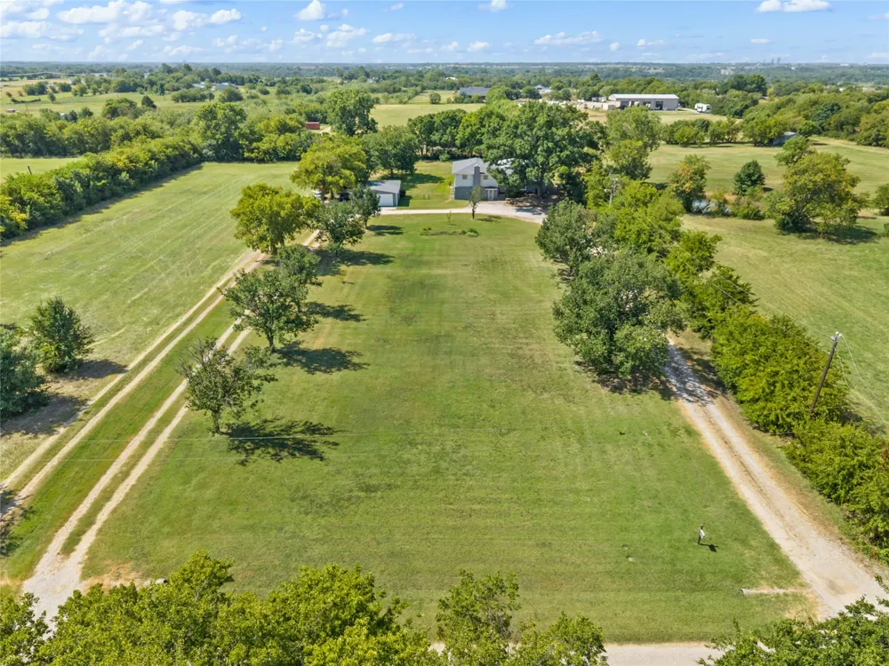 2942 Trails End Aubrey, TX 76227