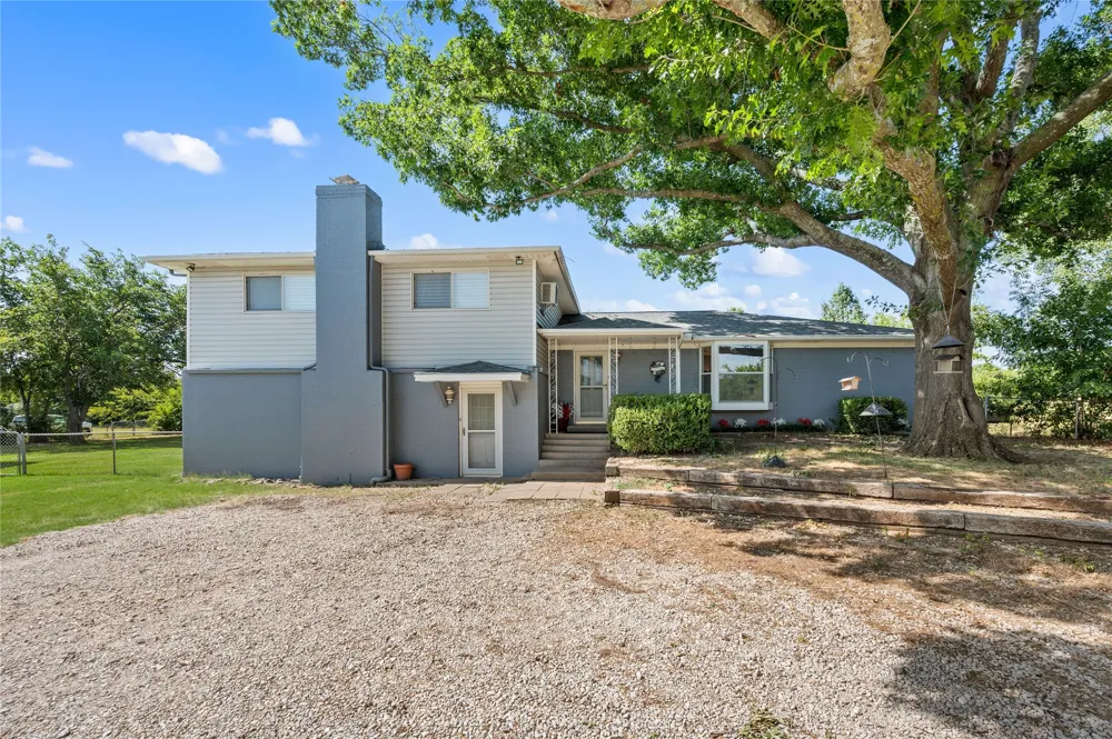 2942 Trails End Aubrey, TX 76227