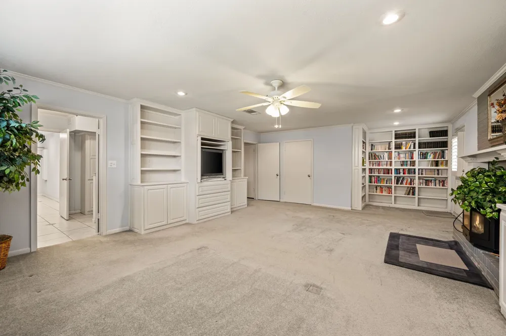 2942 Trails End Aubrey, TX 76227