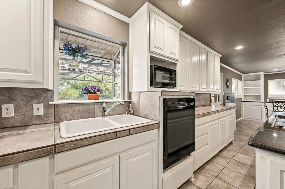 2942 Trails End Aubrey, TX 76227