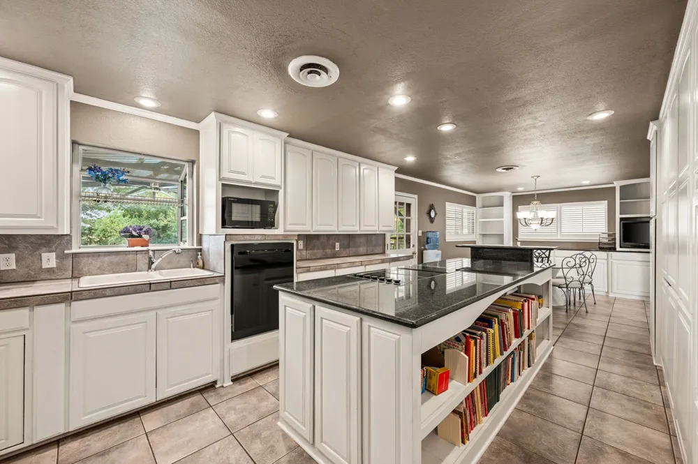 2942 Trails End Aubrey, TX 76227