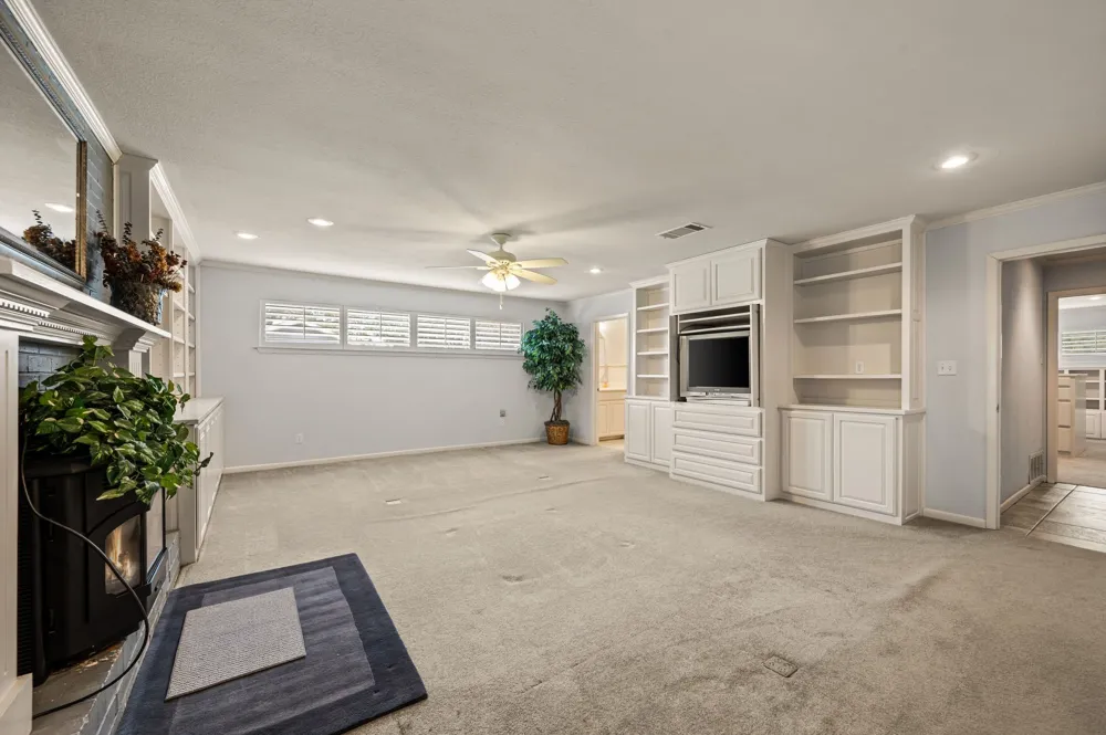 2942 Trails End Aubrey, TX 76227