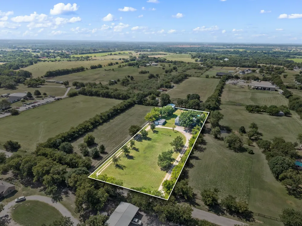 2942 Trails End Aubrey, TX 76227