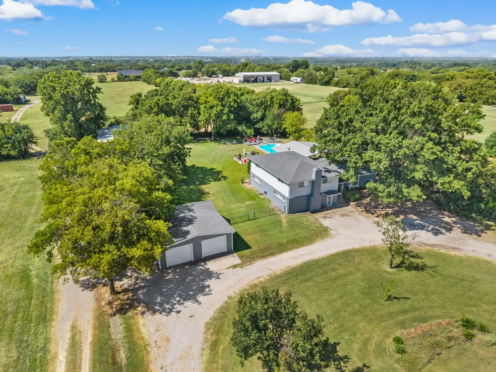 2942 Trails End Aubrey, TX 76227