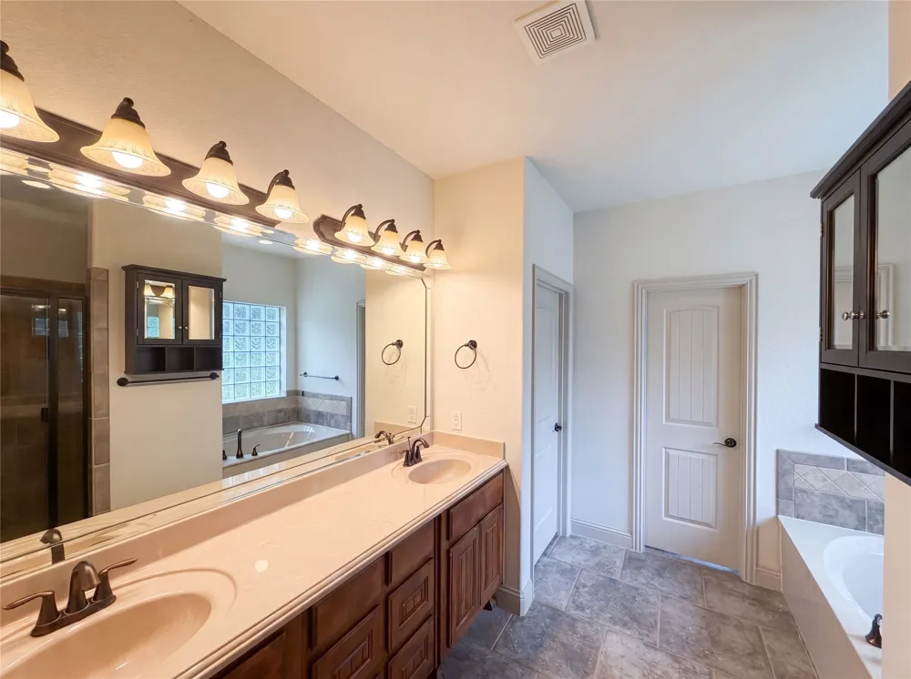 121 Rey Del Mar Circle Weatherford, TX 76085