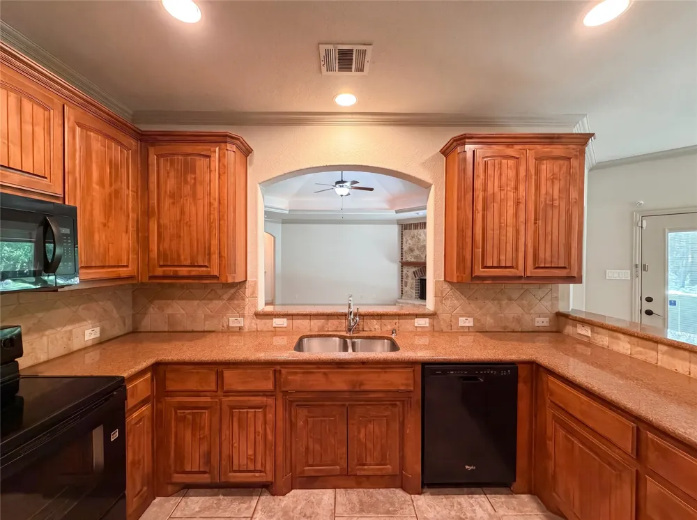 121 Rey Del Mar Circle Weatherford, TX 76085