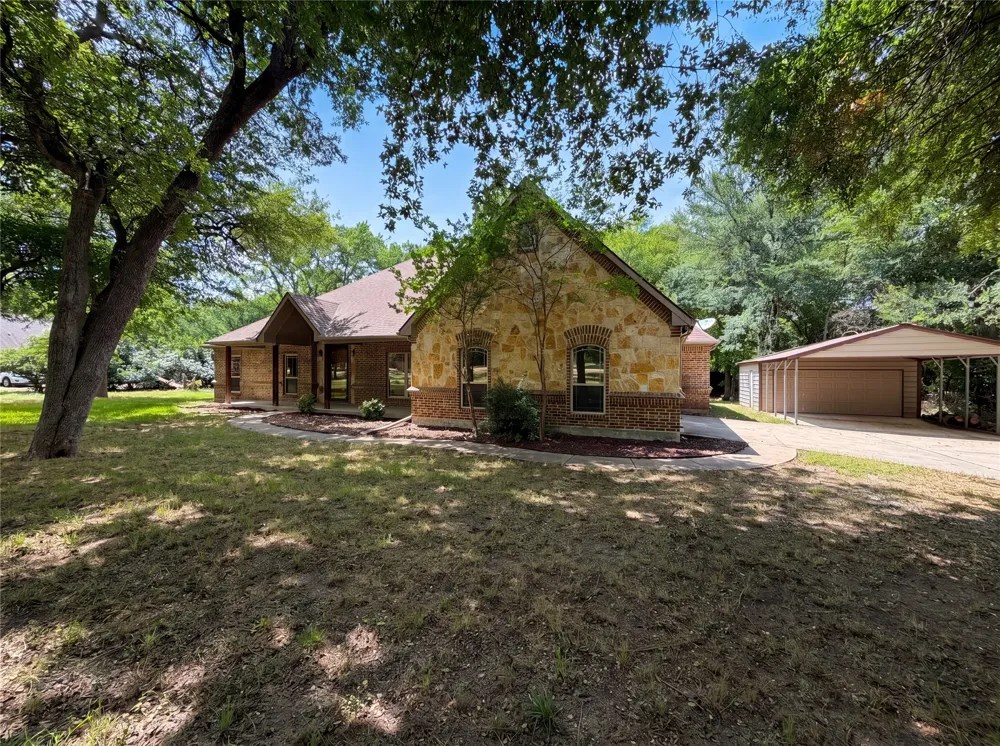 121 Rey Del Mar Circle Weatherford, TX 76085