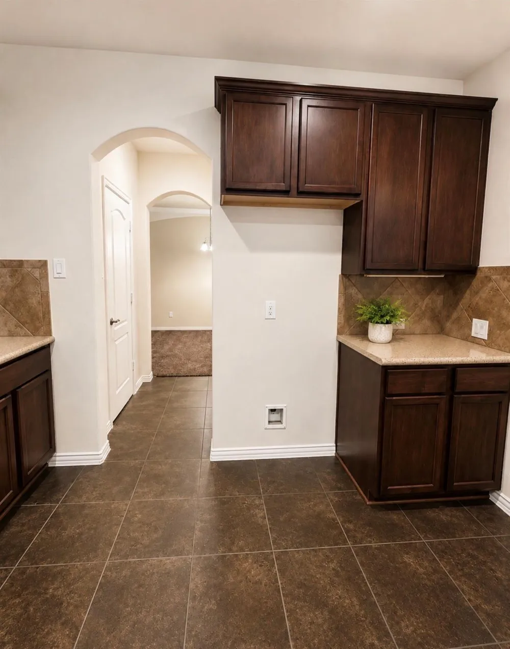 9518 Franklin Drive Mont Belvieu, TX 77523