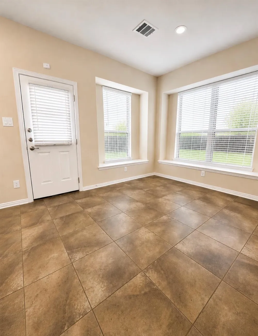 9518 Franklin Drive Mont Belvieu, TX 77523