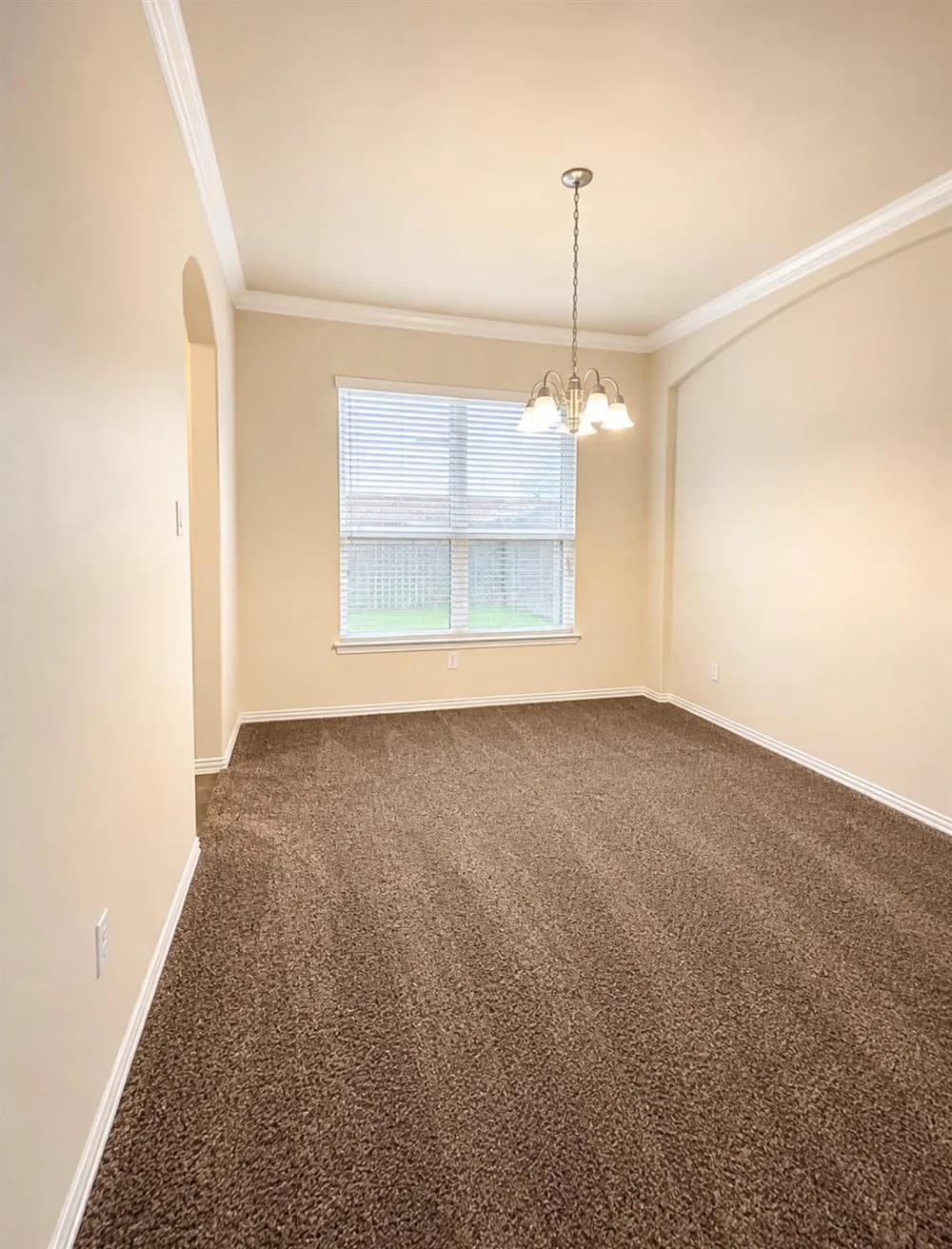 9518 Franklin Drive Mont Belvieu, TX 77523