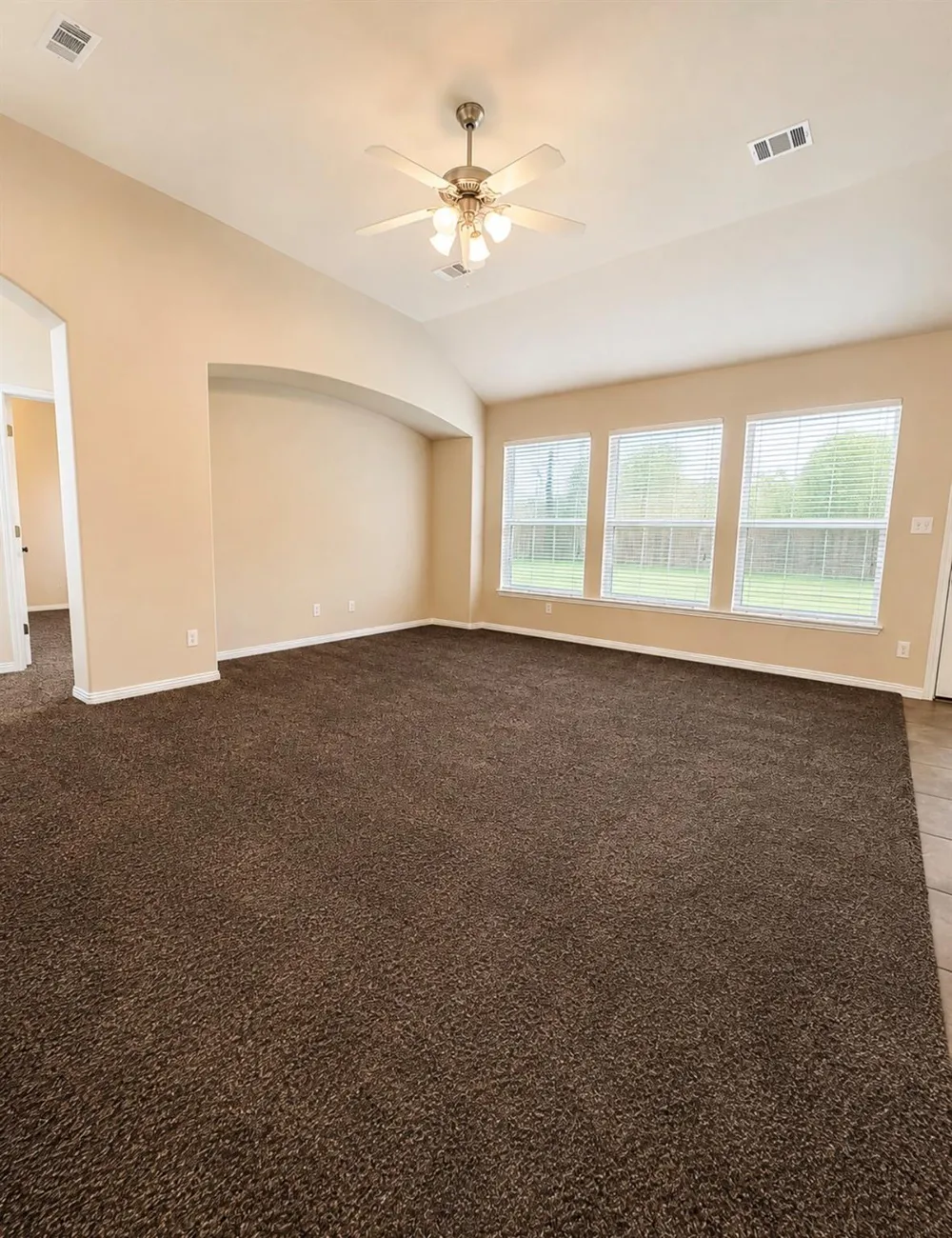 9518 Franklin Drive Mont Belvieu, TX 77523