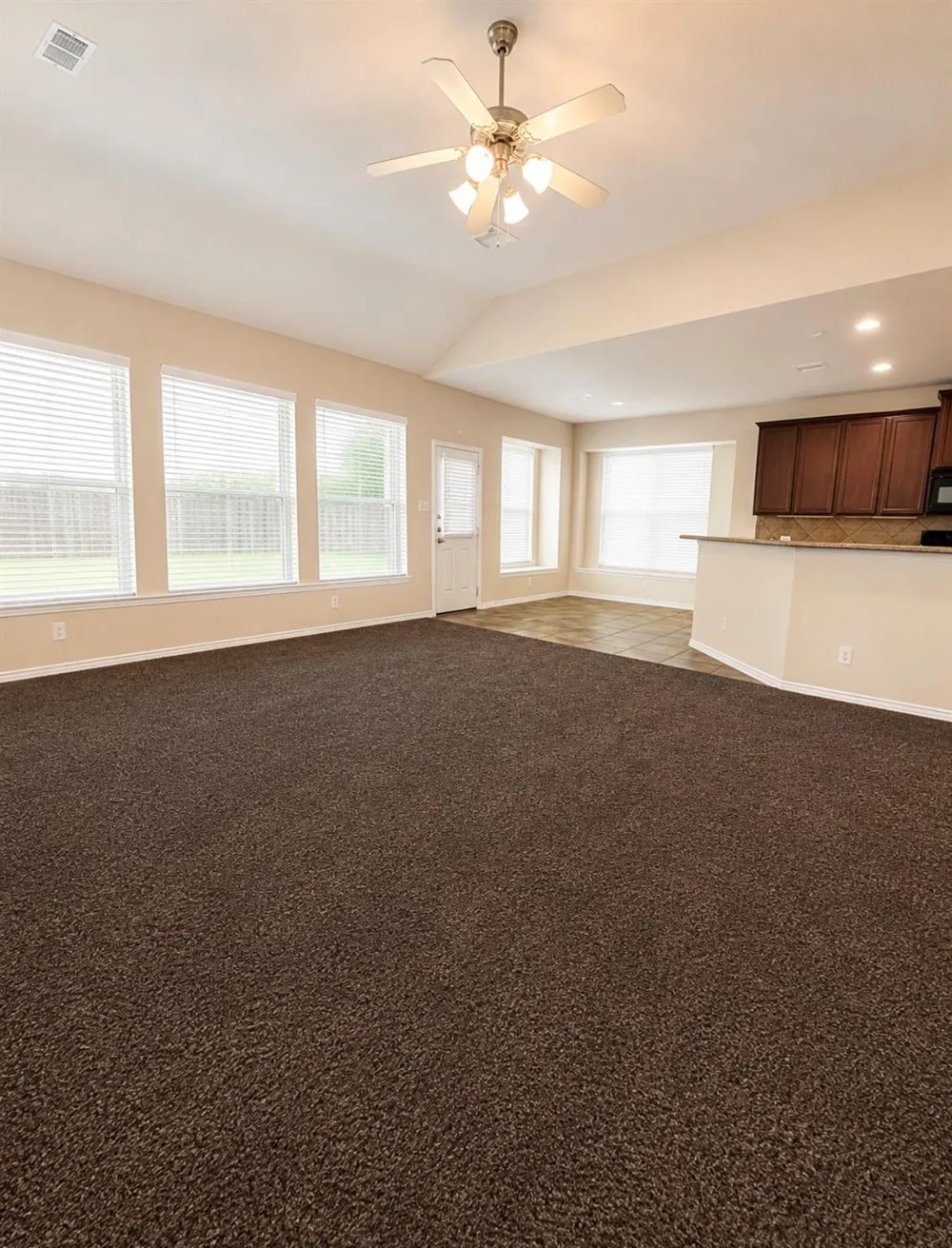 9518 Franklin Drive Mont Belvieu, TX 77523