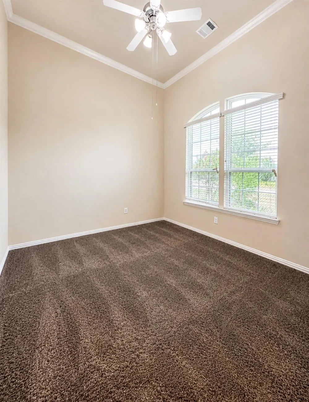 9518 Franklin Drive Mont Belvieu, TX 77523