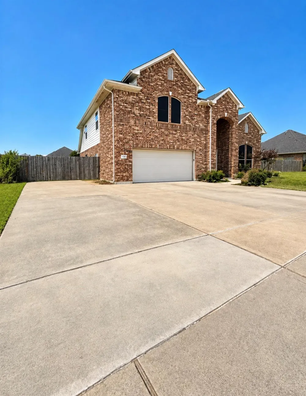 9518 Franklin Drive Mont Belvieu, TX 77523