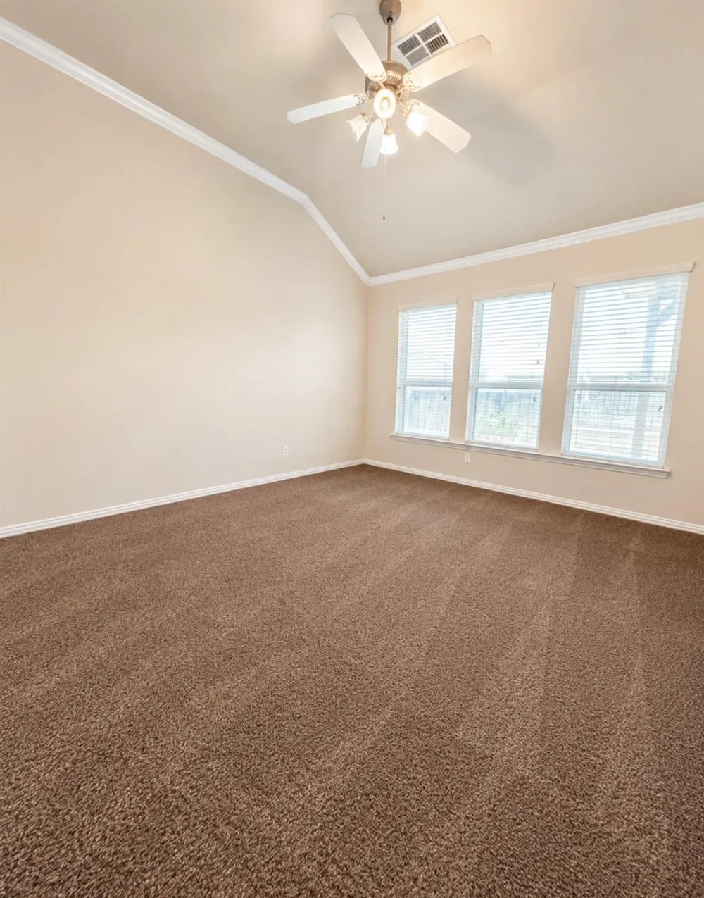 9518 Franklin Drive Mont Belvieu, TX 77523