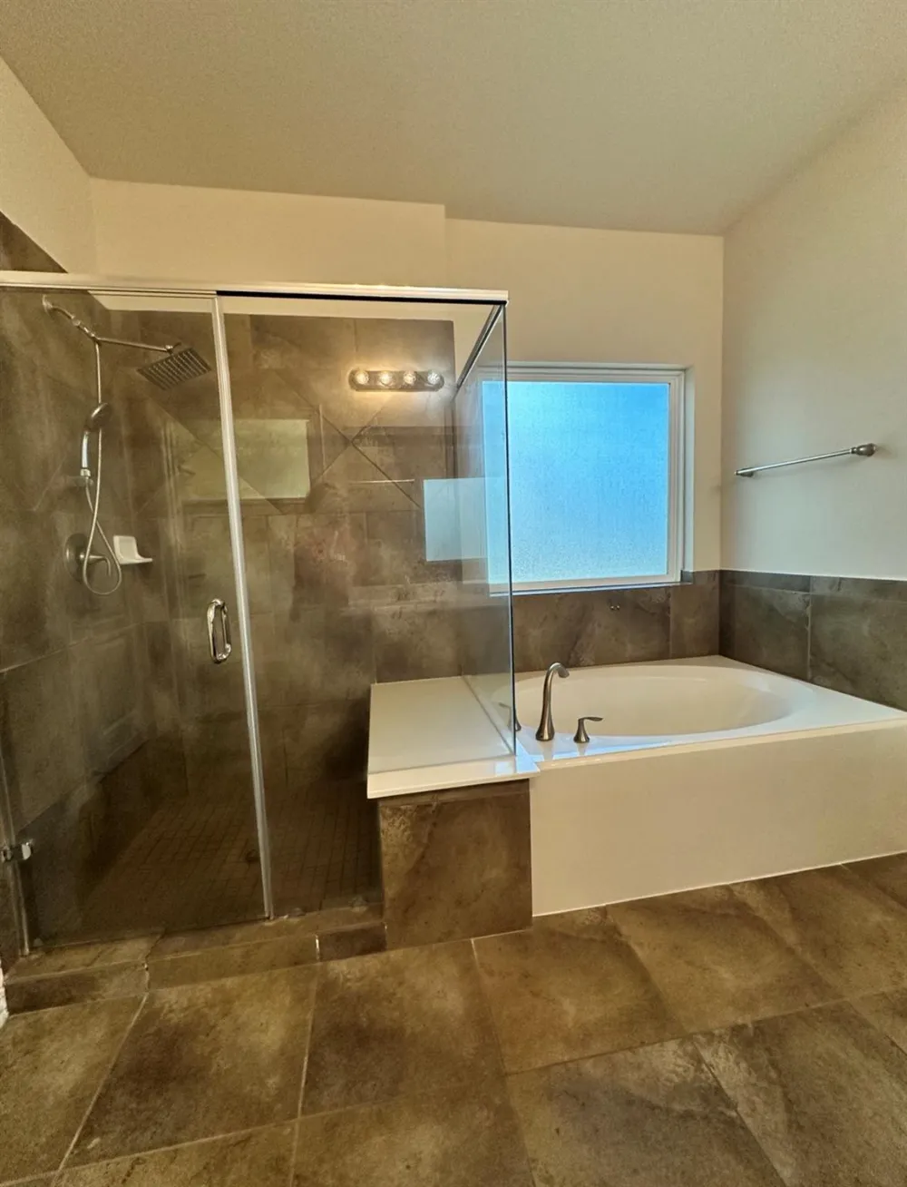 9518 Franklin Drive Mont Belvieu, TX 77523
