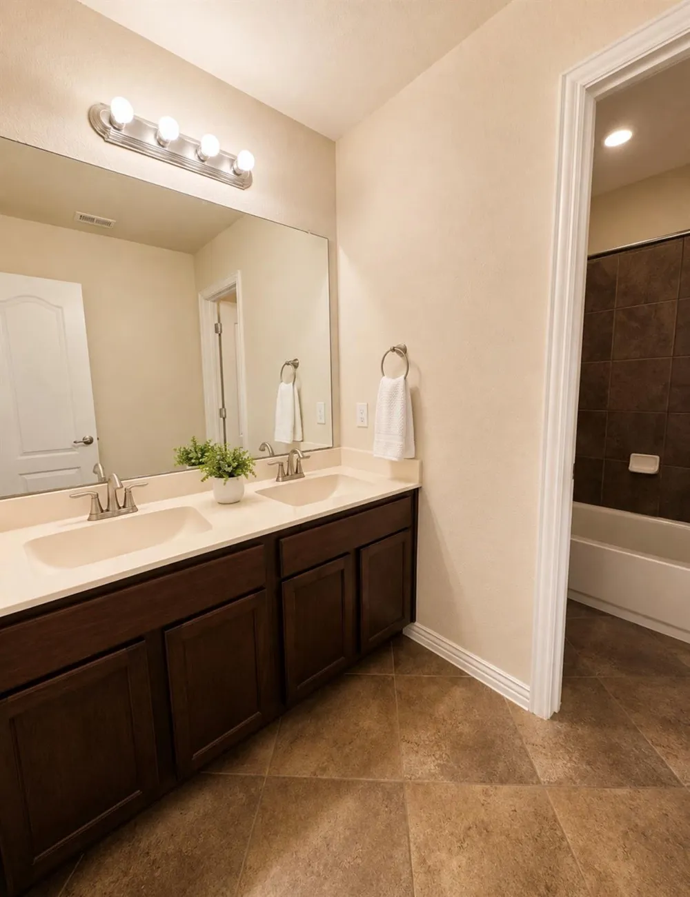 9518 Franklin Drive Mont Belvieu, TX 77523