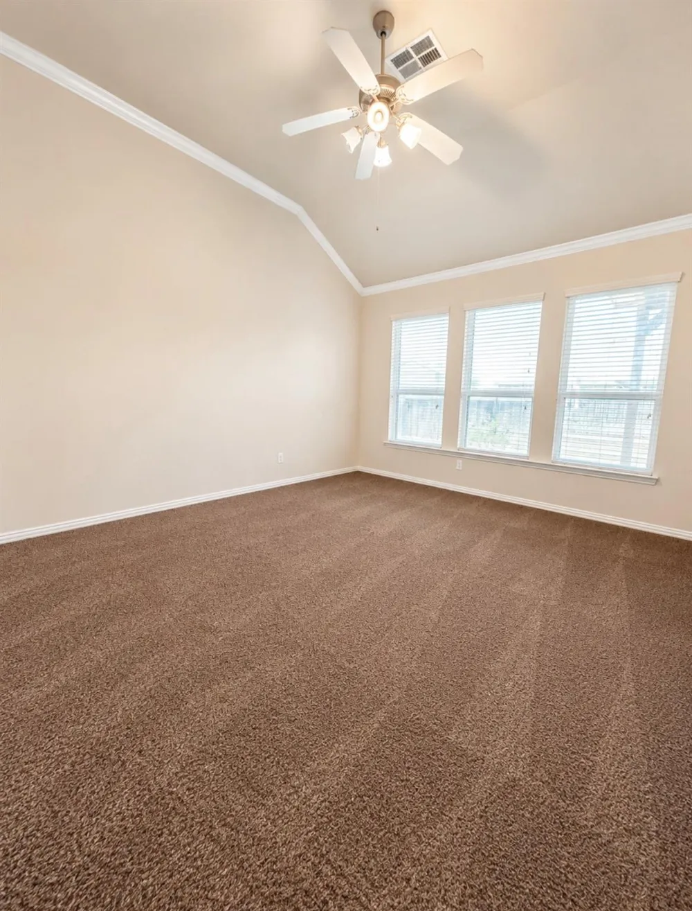 9518 Franklin Drive Mont Belvieu, TX 77523
