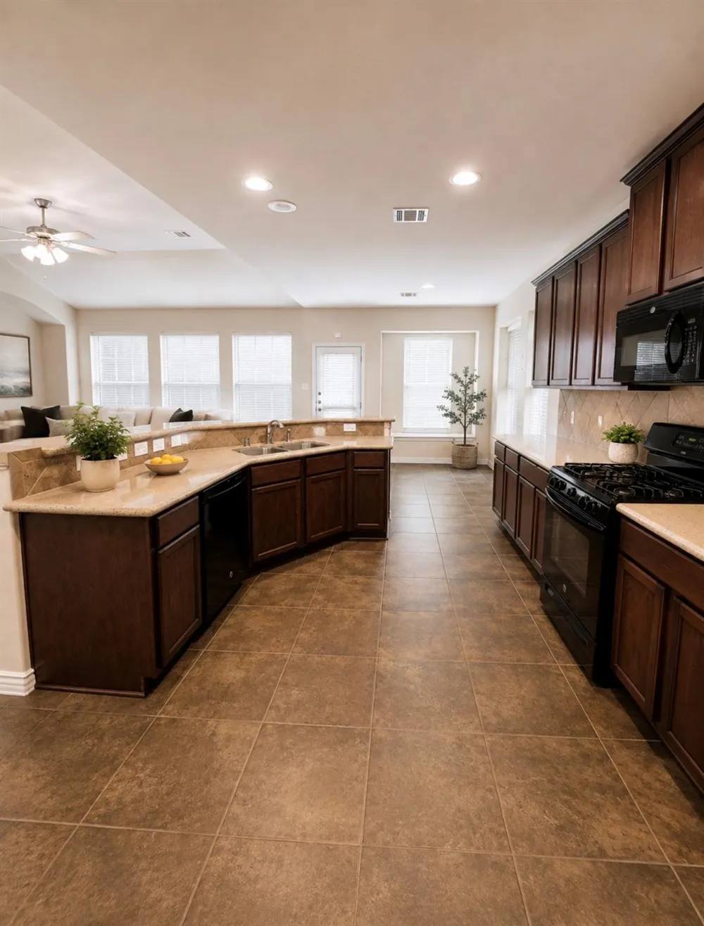9518 Franklin Drive Mont Belvieu, TX 77523