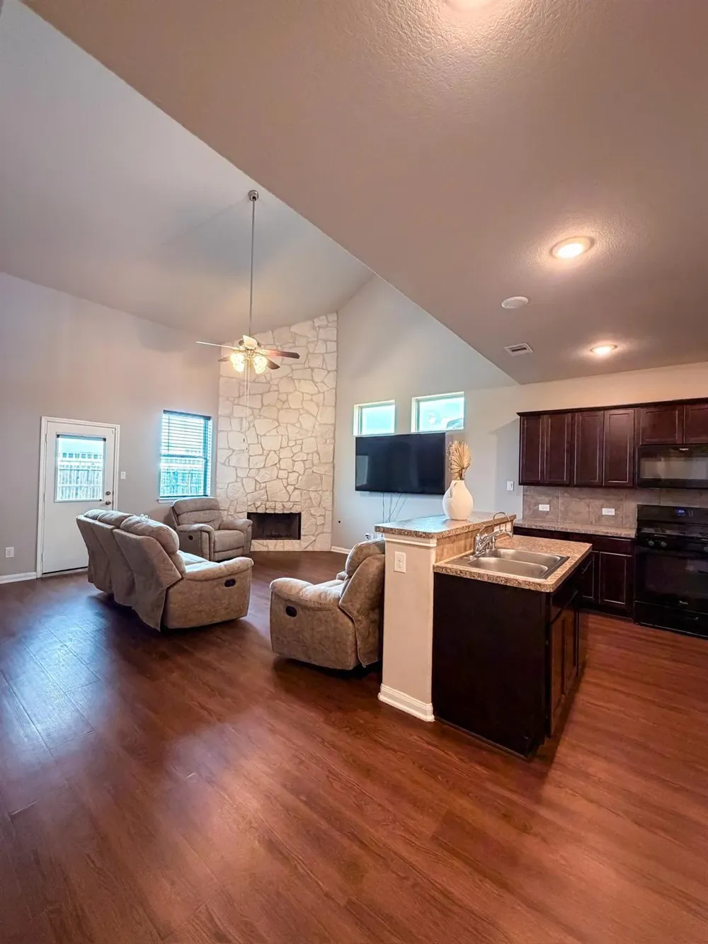 101 White Wing Lane Sealy, TX 77474