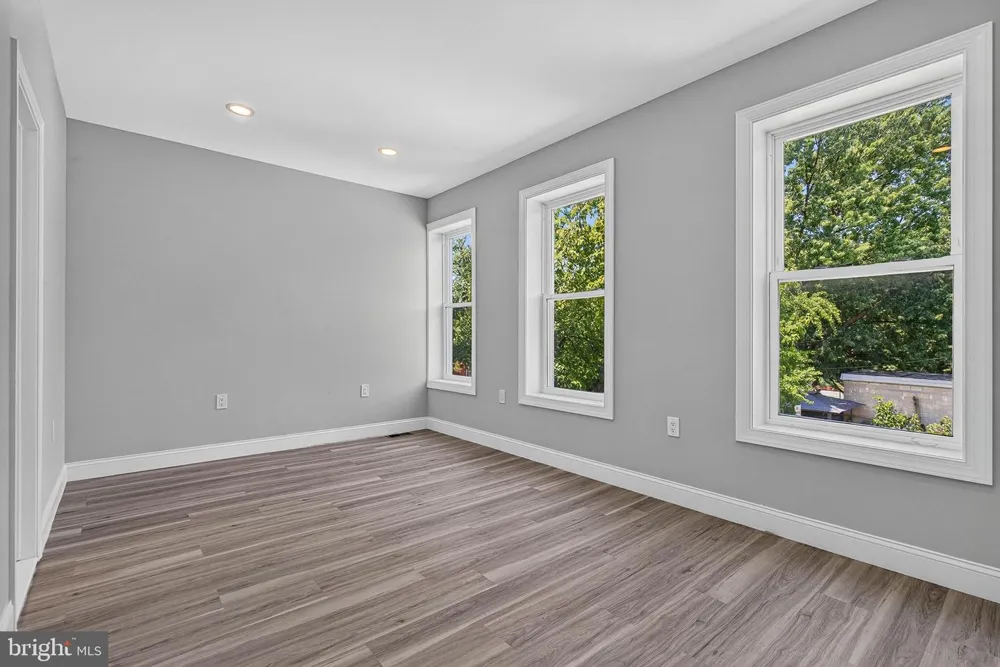 319 E 24TH STREET Baltimore, MD 21218