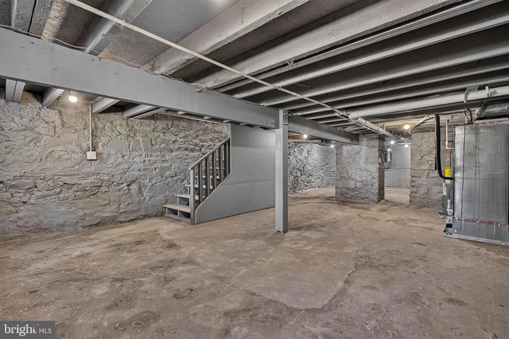 319 E 24TH STREET Baltimore, MD 21218