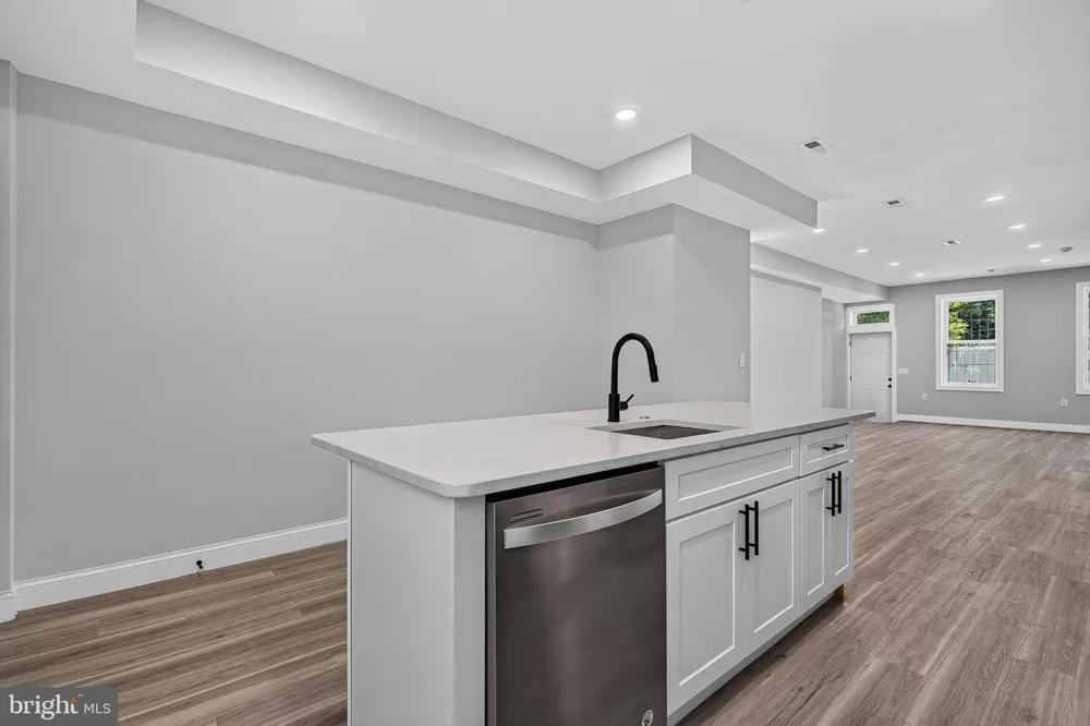 319 E 24TH STREET Baltimore, MD 21218