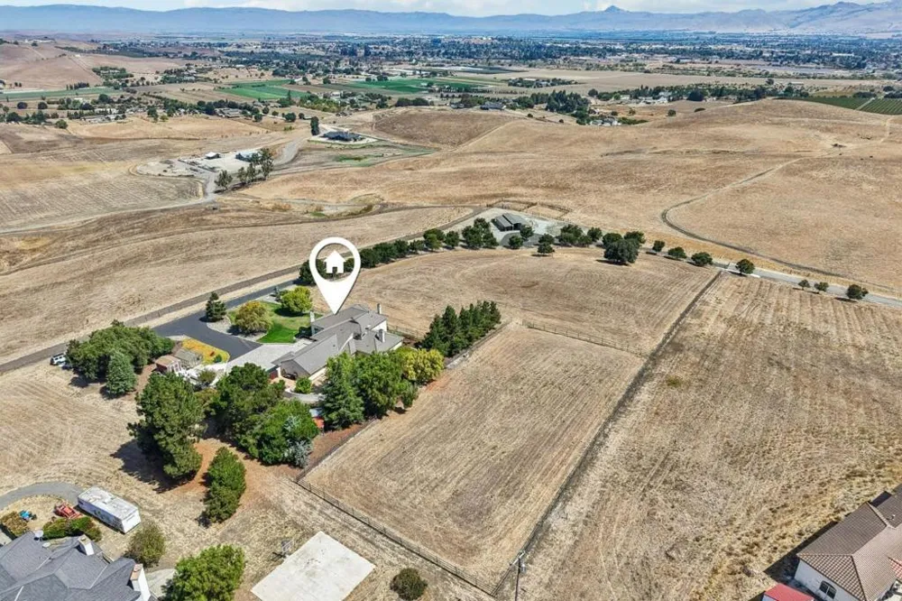 275 Nicholson Drive Hollister, CA 95023