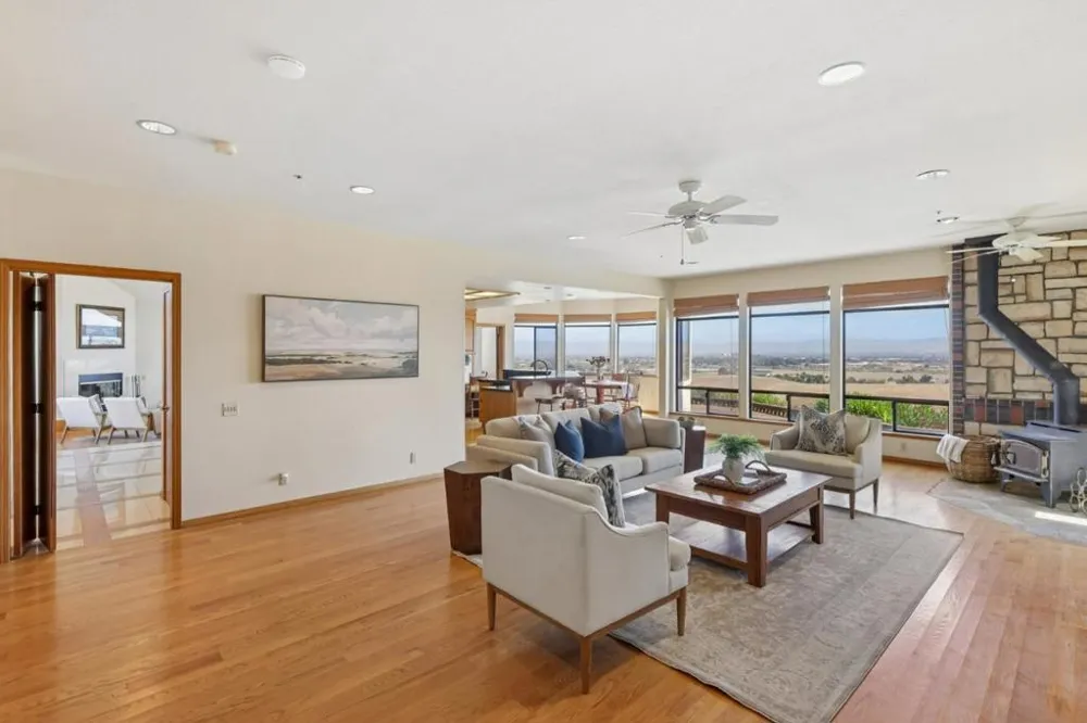 275 Nicholson Drive Hollister, CA 95023