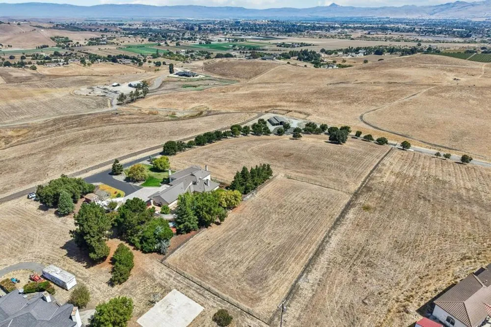 275 Nicholson Drive Hollister, CA 95023