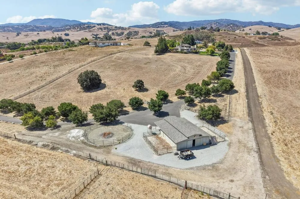 275 Nicholson Drive Hollister, CA 95023