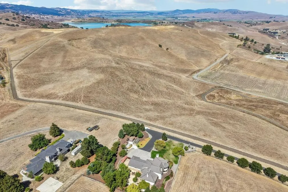 275 Nicholson Drive Hollister, CA 95023