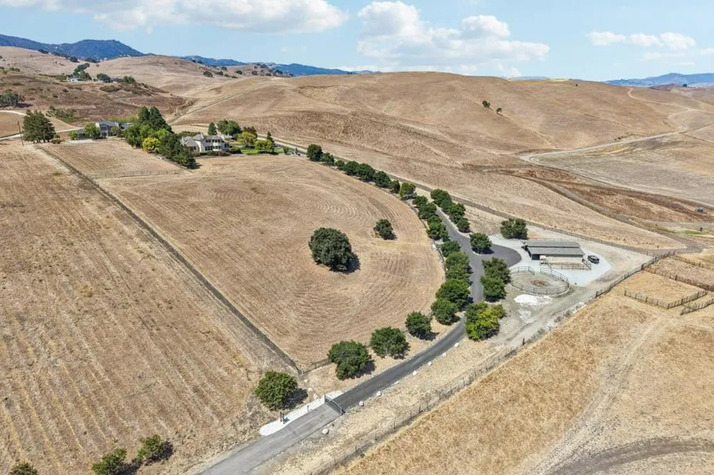 275 Nicholson Drive Hollister, CA 95023