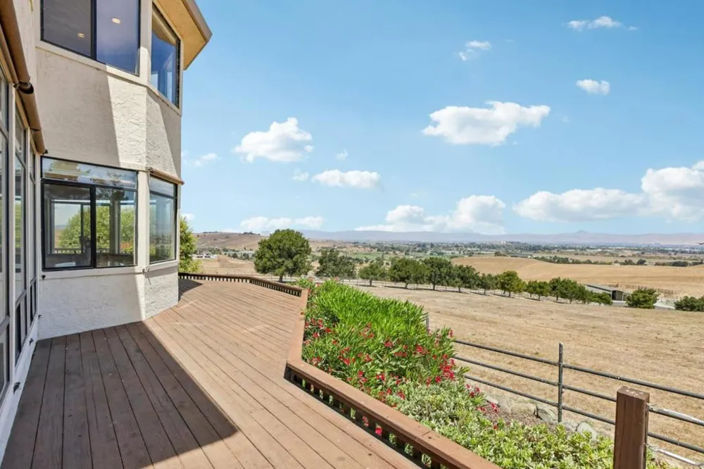 275 Nicholson Drive Hollister, CA 95023